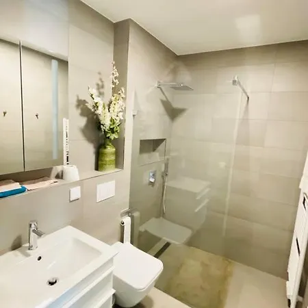 아파트 Luxury Green Flat In Center *
