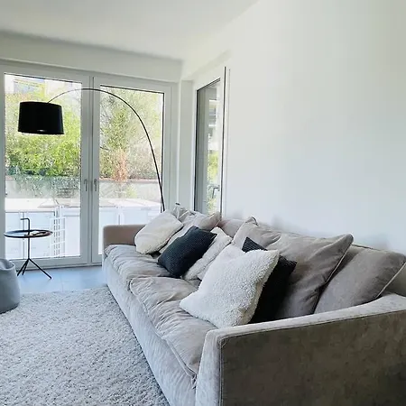 Luxury Green Flat In Center 아파트 *